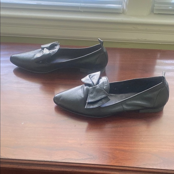 Bueno Black Pointed Toe Flats with Bow - Picture 3 of 6